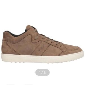 Men’s Tods Suede Sneaker Shoe. Size 8. Retail $565